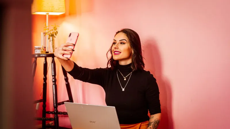 selfie smartphone