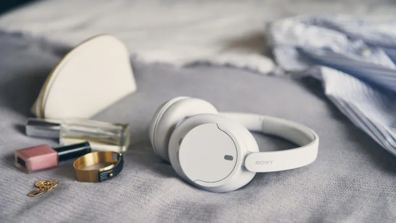Sony WH-CH720 headphones