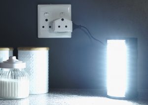 Magneto rechargeable LED emergency lantern